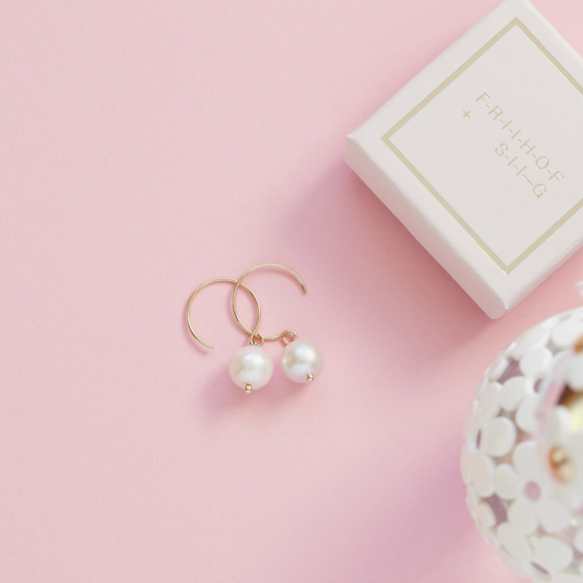 Friihof+Siig Open creol pearl white øreringe - Guld - Bahne